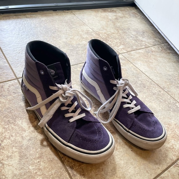 Vans Purple and White High-Top Sneakers with Signature Style - Picture 5 of 6